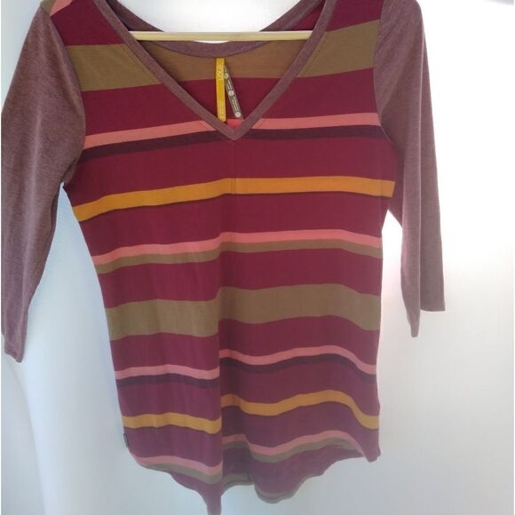 Lole t shirt   - Picture 1 of 3
